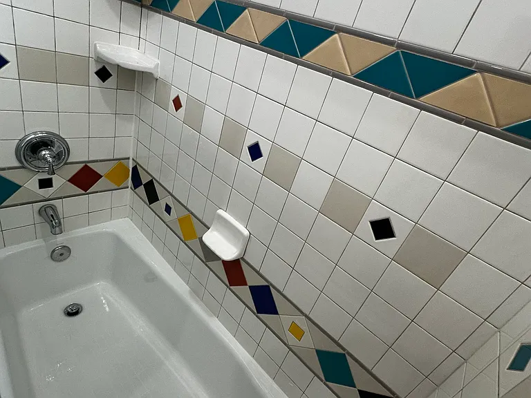 Bathtub/ Shower Inclosure with Shower Doors