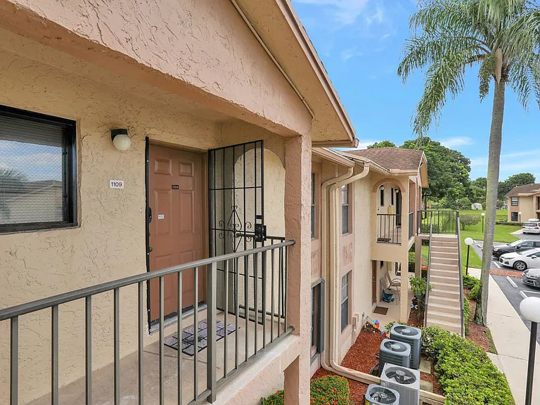 9413 Boca Cove Cir — Photo 15