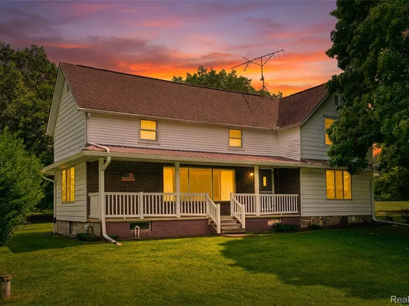 1010 N Truhn Rd, Fowlerville, MI 48836