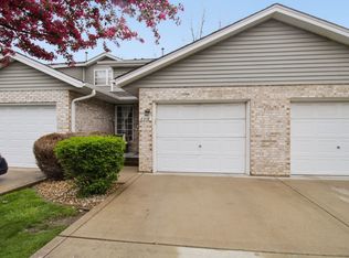 8218 Daniel Dr, Justice, IL 60458