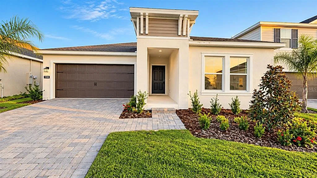 4 bed, 2.0 bath, 1936 sqft, $2,590 — Photo 1