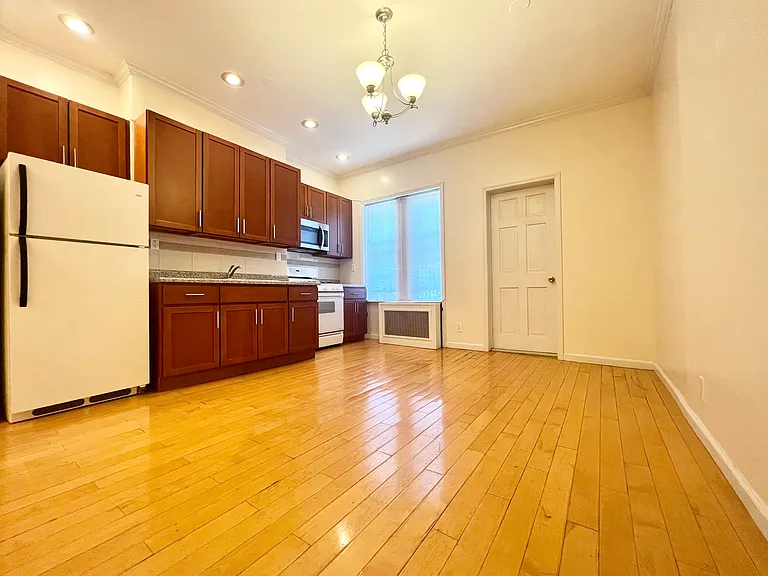 280 2nd St #4 — Photo 1