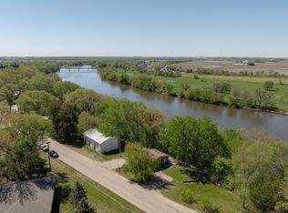 5324 Gilbertville Rd, Waterloo, IA 50701