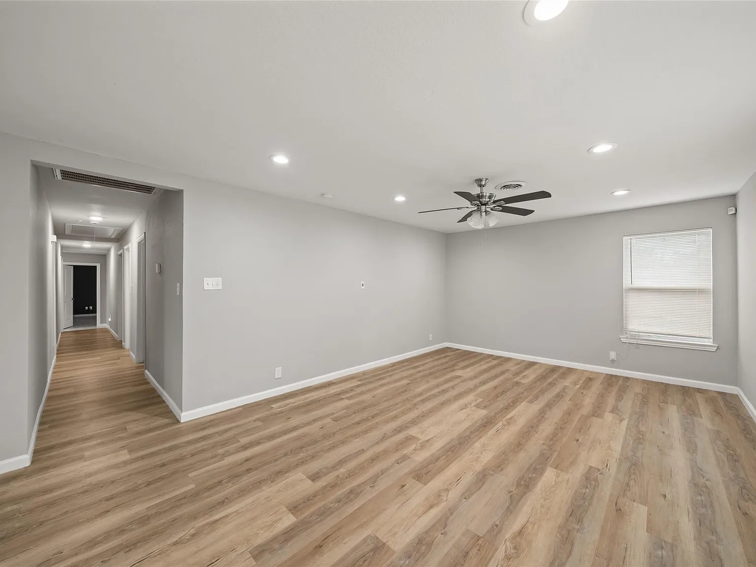 4 bed, 2.0 bath, 2400 sqft, $2,600 — Photo 3