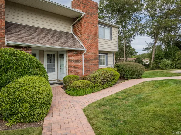 197 Lake Point Circle #197, Middle Island, NY 11953