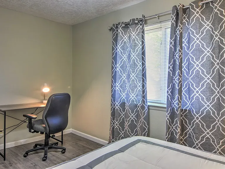 1208 Hupmobile Dr NE — Photo 4