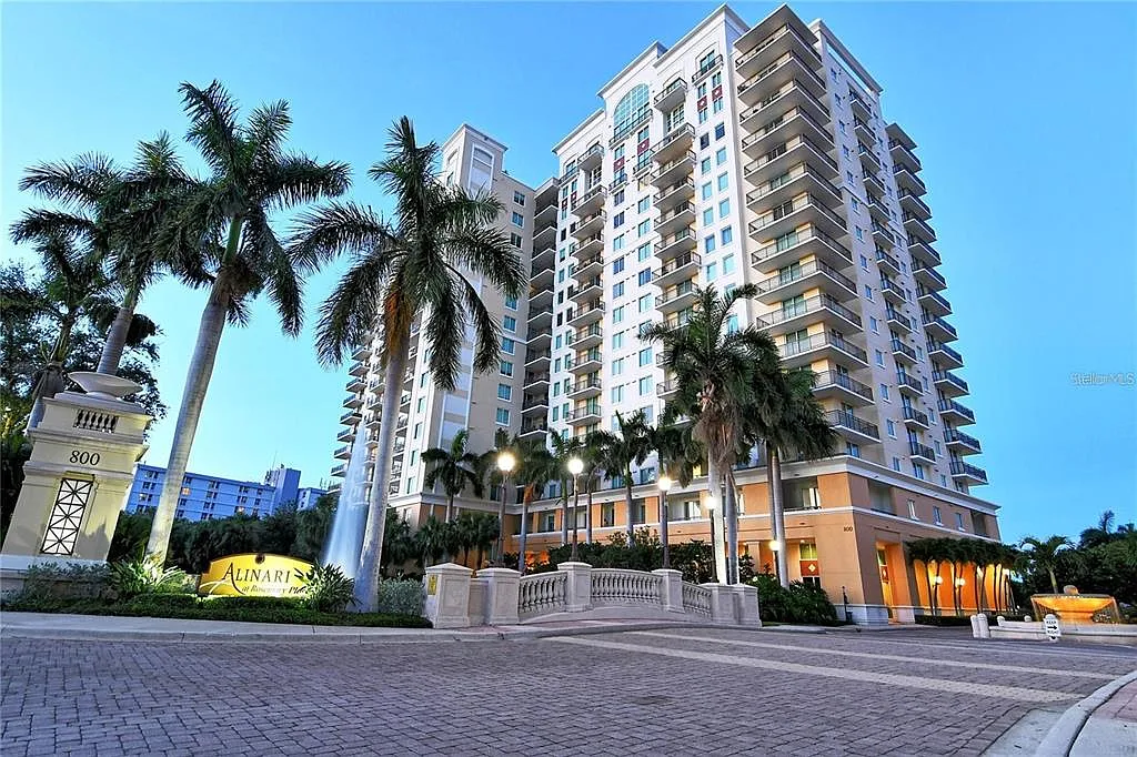 2 bed, 2.0 bath, 1323 sqft, $3,000 — Photo 1