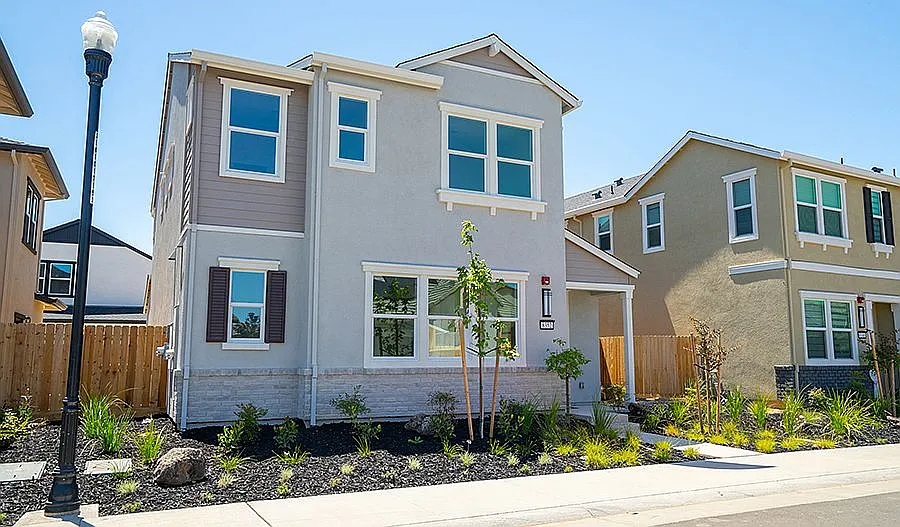 3 bed, 1730 sqft, $3,450 — Photo 2