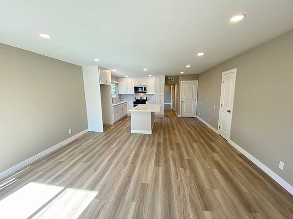 3rd image of 7741-7745 Romaine St W #1