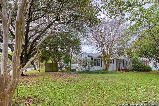 1st image of 154 Larchmont Dr