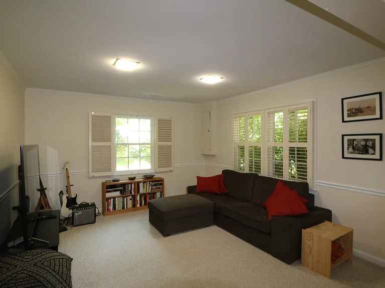 6703 Rannoch Rd — Photo 32