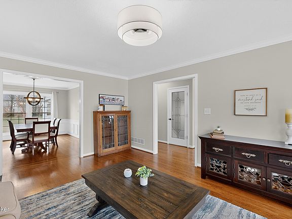 5th image of 7505 Plain Field Ct
