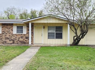 214 Hillview Dr, Universal City, TX 78148