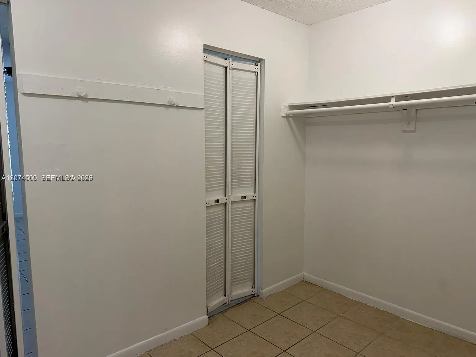 Brookfield Square Condo — Photo 3