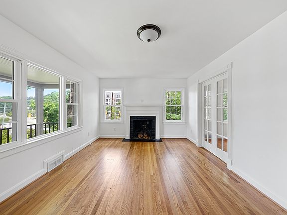 5th image of 2924 Oberlin Rd