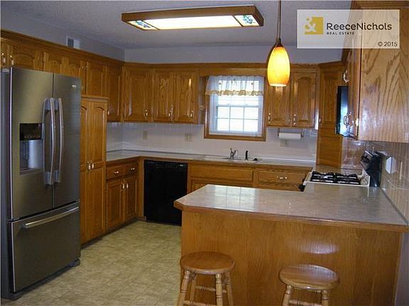 5th image of 301 SE Bordner Dr