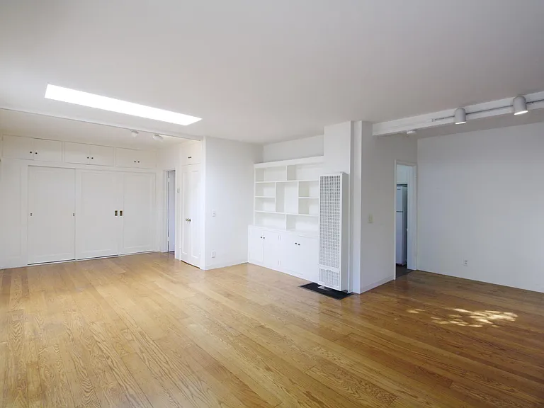 2295 Bowdoin St — Photo 1