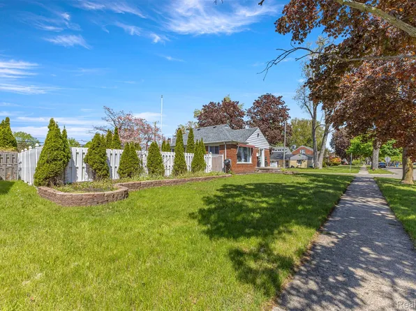 8315 Dale St, Dearborn Heights, MI 48127