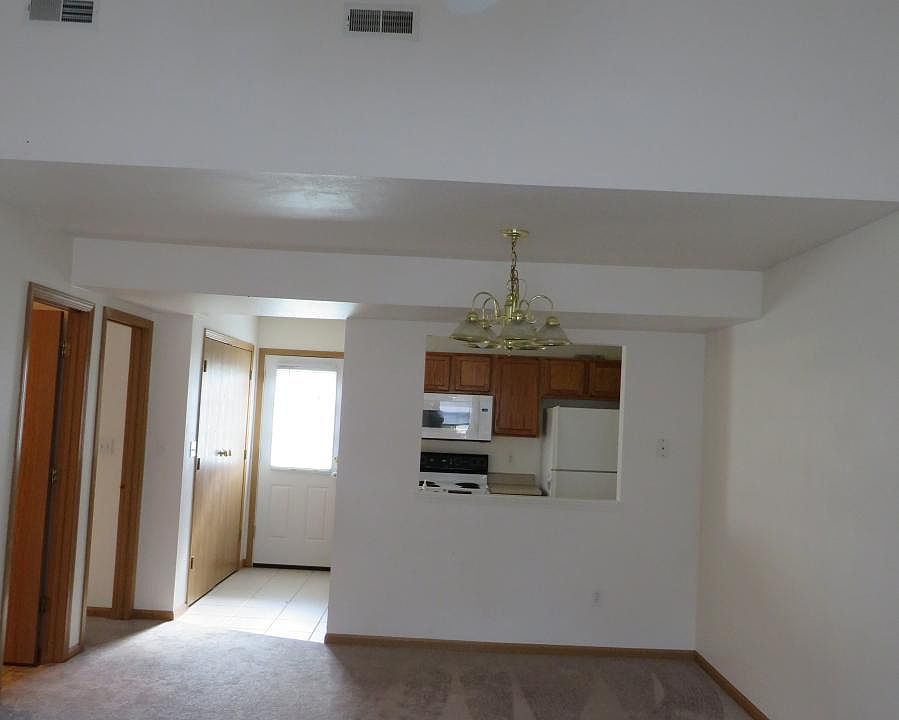 2nd image of 3614 Zinnia Dr