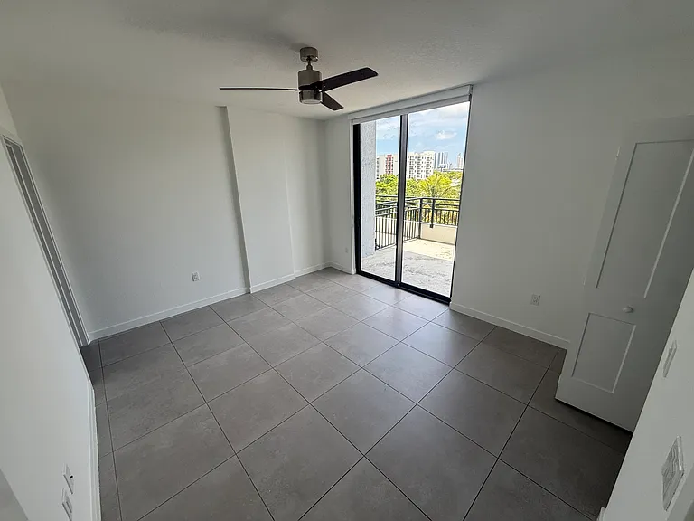 1010 NW 11th St #505 — Photo 14