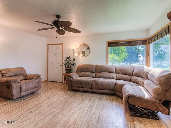 4th image of 714 S 1st Ave