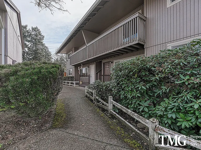 11114 NE 48th Cir #D — Photo 21