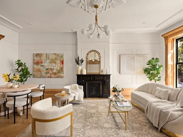 569 Monroe Street image 2 of 23