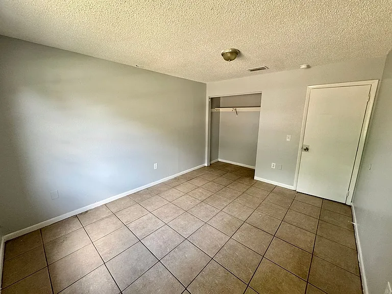 911 N Iowa Ave #2 — Photo 5