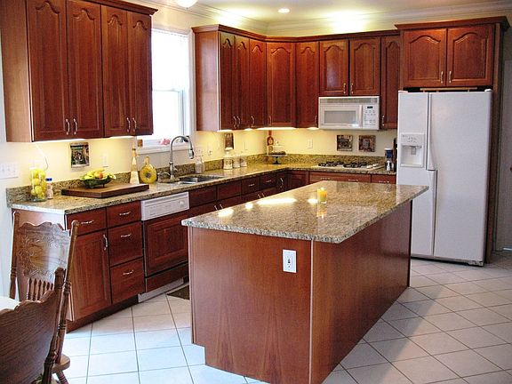 5th image of 140 Summerlawn Dr