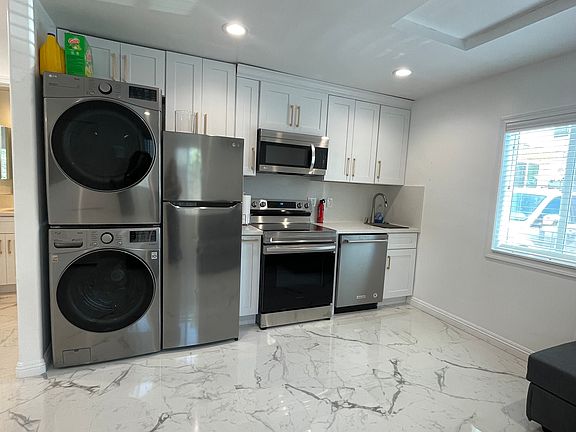 2nd image of 1521 W Cerritos Ave Unit C
