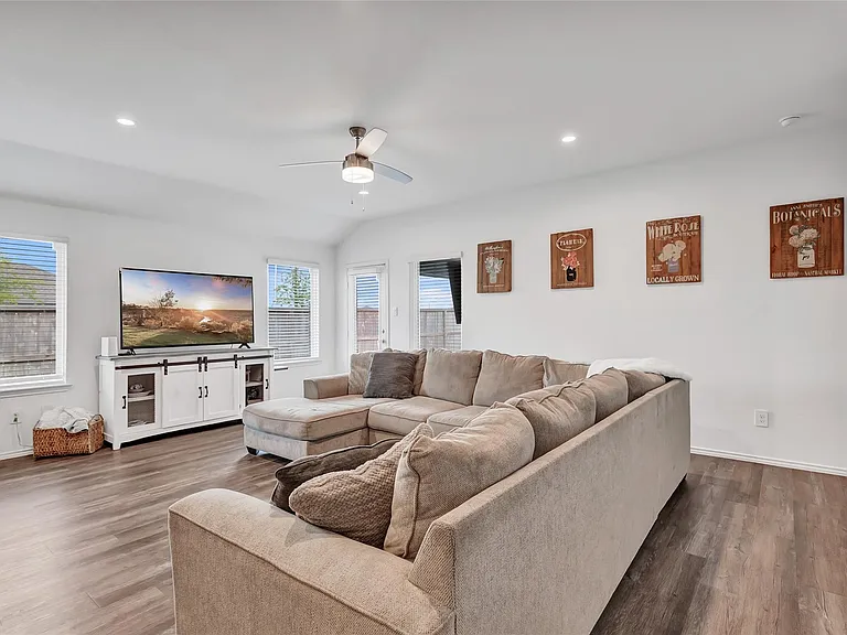 1012 Llano Trl — Photo 26