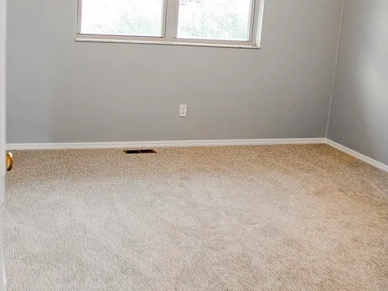 NW 30th Pl — Photo 9