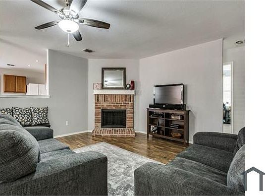4th image of 2412 Spruce Ct
