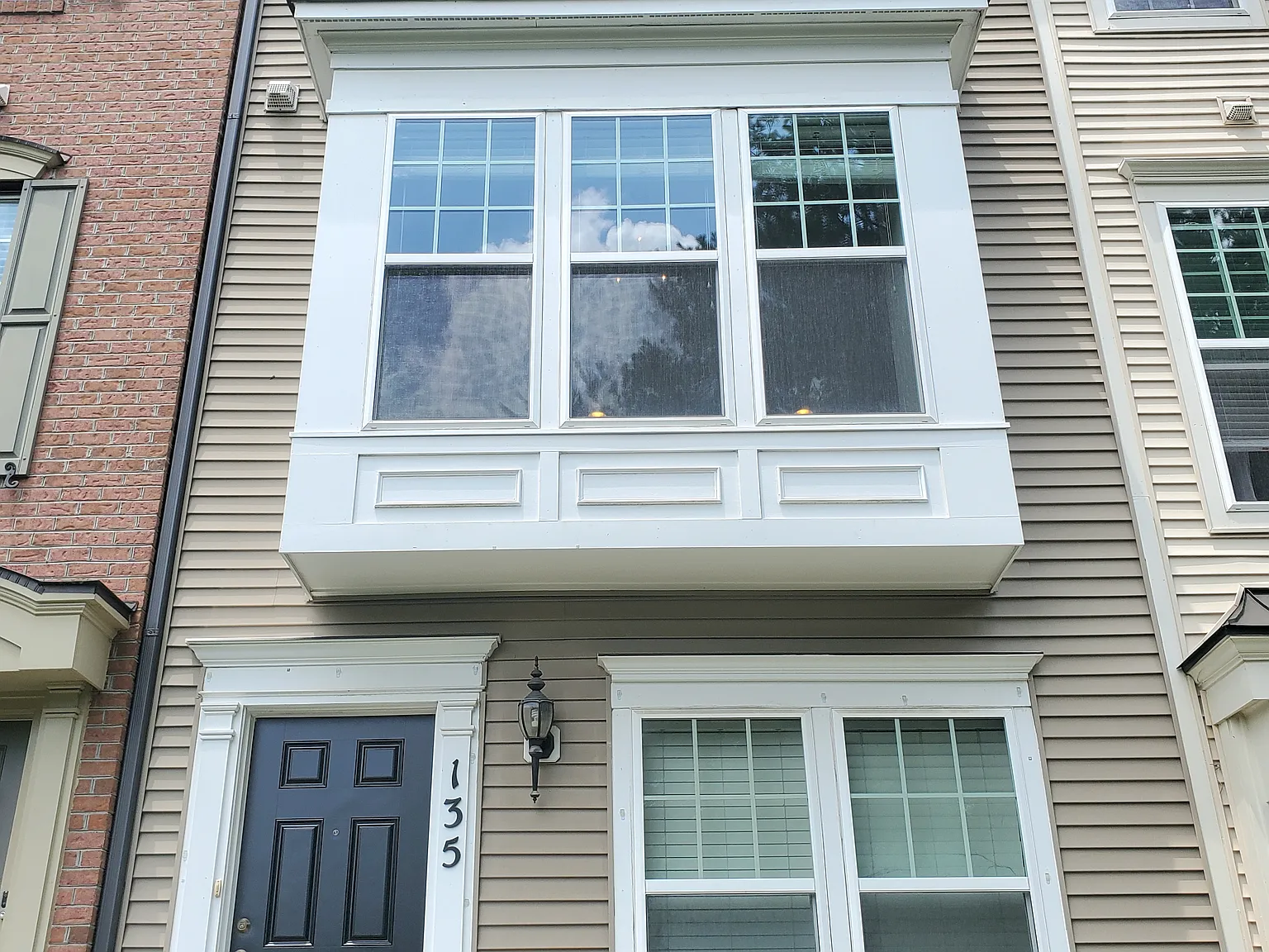 3 bed, 1901 sqft, $2,700 — Photo 1