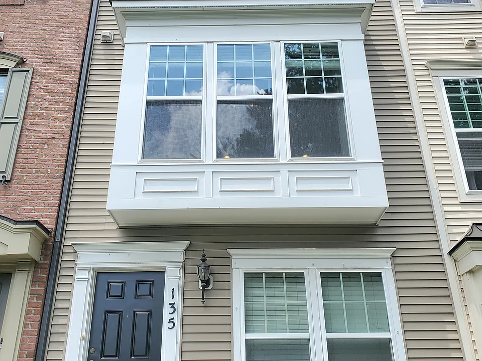 135 Prado Ln #2902