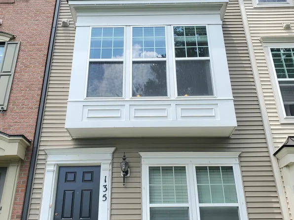 135 Prado Ln #2902, Clarksburg, MD 20871