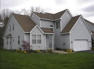 16 Glen Eagles Dr, Poughkeepsie, NY 12603