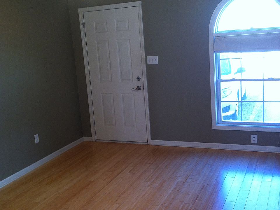 Entrance - Living Room