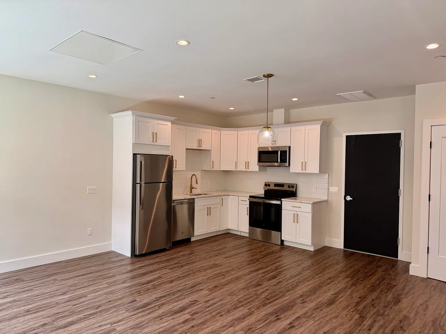 1 bed, $2,995 — Photo 1