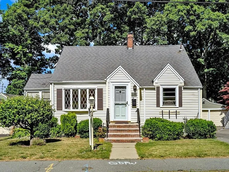 15 Dayton St — Photo 1