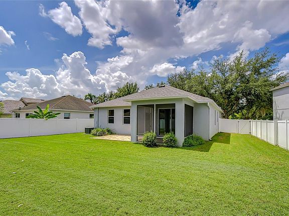 3rd image of 426 Summerlyn Dr