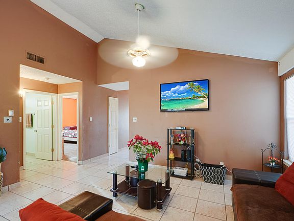 4th image of 14424 Schoenfelder Ln