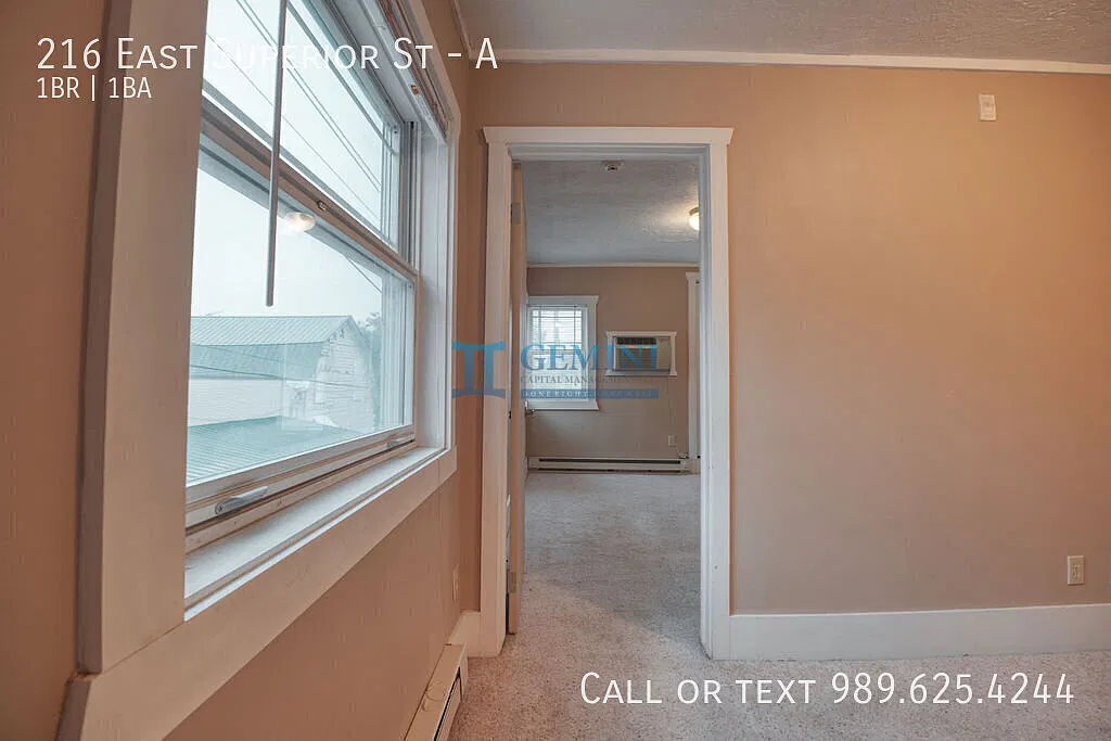 1 Bed 1 Bath Alma — Photo 2