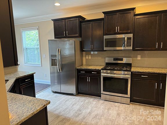 2nd image of 209 Poplar St