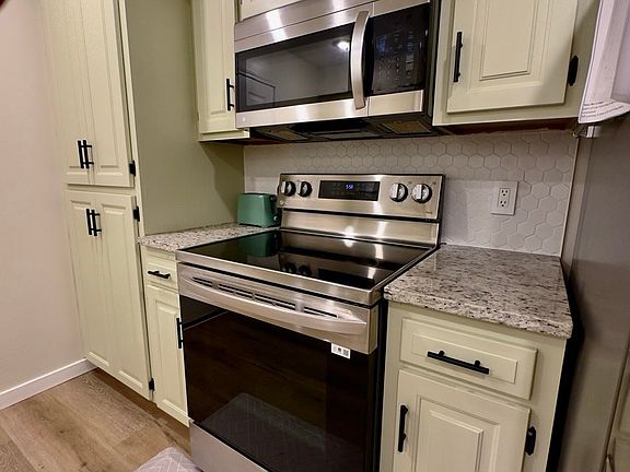 5th image of 812 W Raynell St