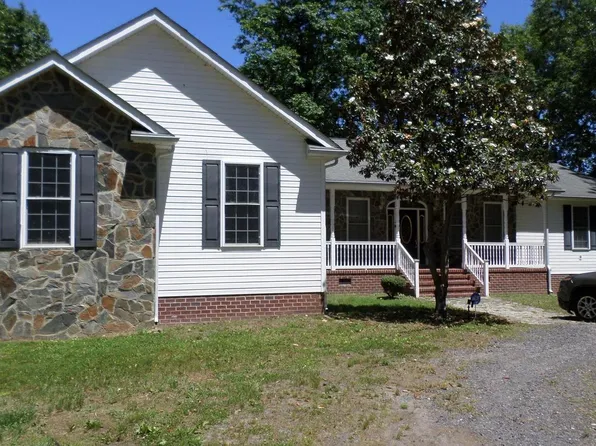 202 Baylor Dr, Montross, VA 22520