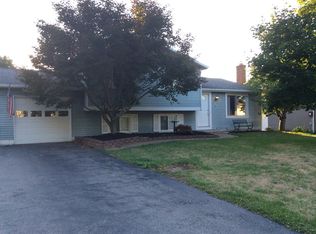 5 Thistlewood Ln, Spencerport, NY 14559