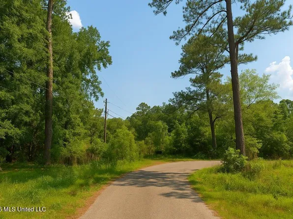1 Sunrise Dr, Gautier, MS 39553