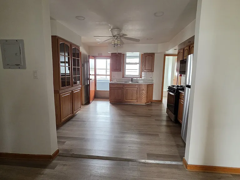 48 Lang St #3 — Photo 7