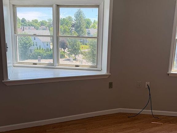 2nd image of 1820 Sanderson Ave APT 4